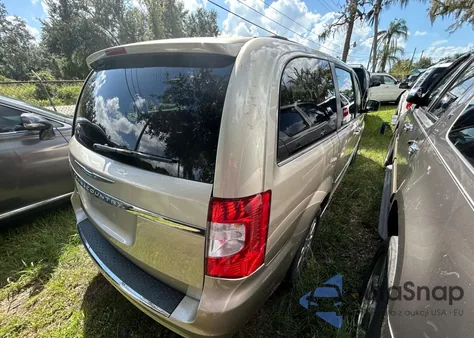 2016 Chrysler Town & Country Touring z USA, uszkodzony, nr VIN 2C4RC1BG1GR259868